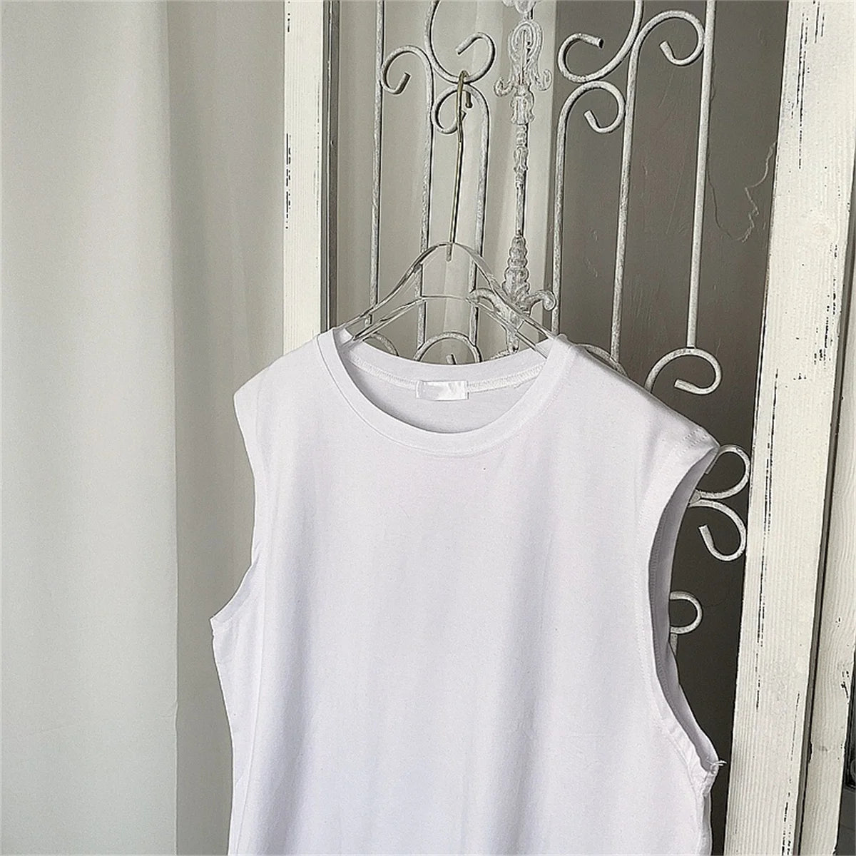 Men's solid color casual sleeveless tank top round neck moisture