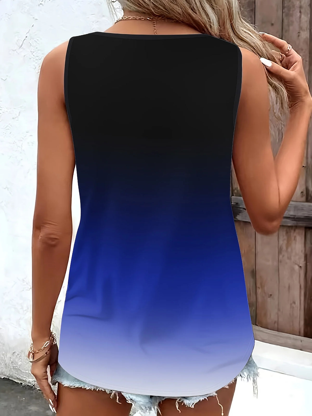 Plus Size Women's Gradient Tank Top with Stylish Ring Detail
