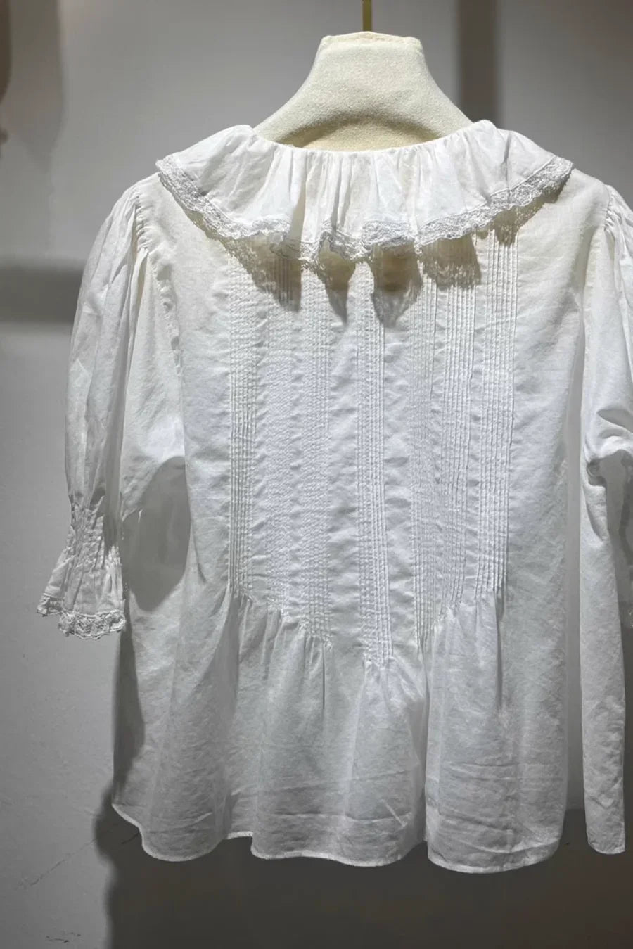 Lace Patchwork Women Casual Shirt 100% Cotton Ruffles V-Neck Puff