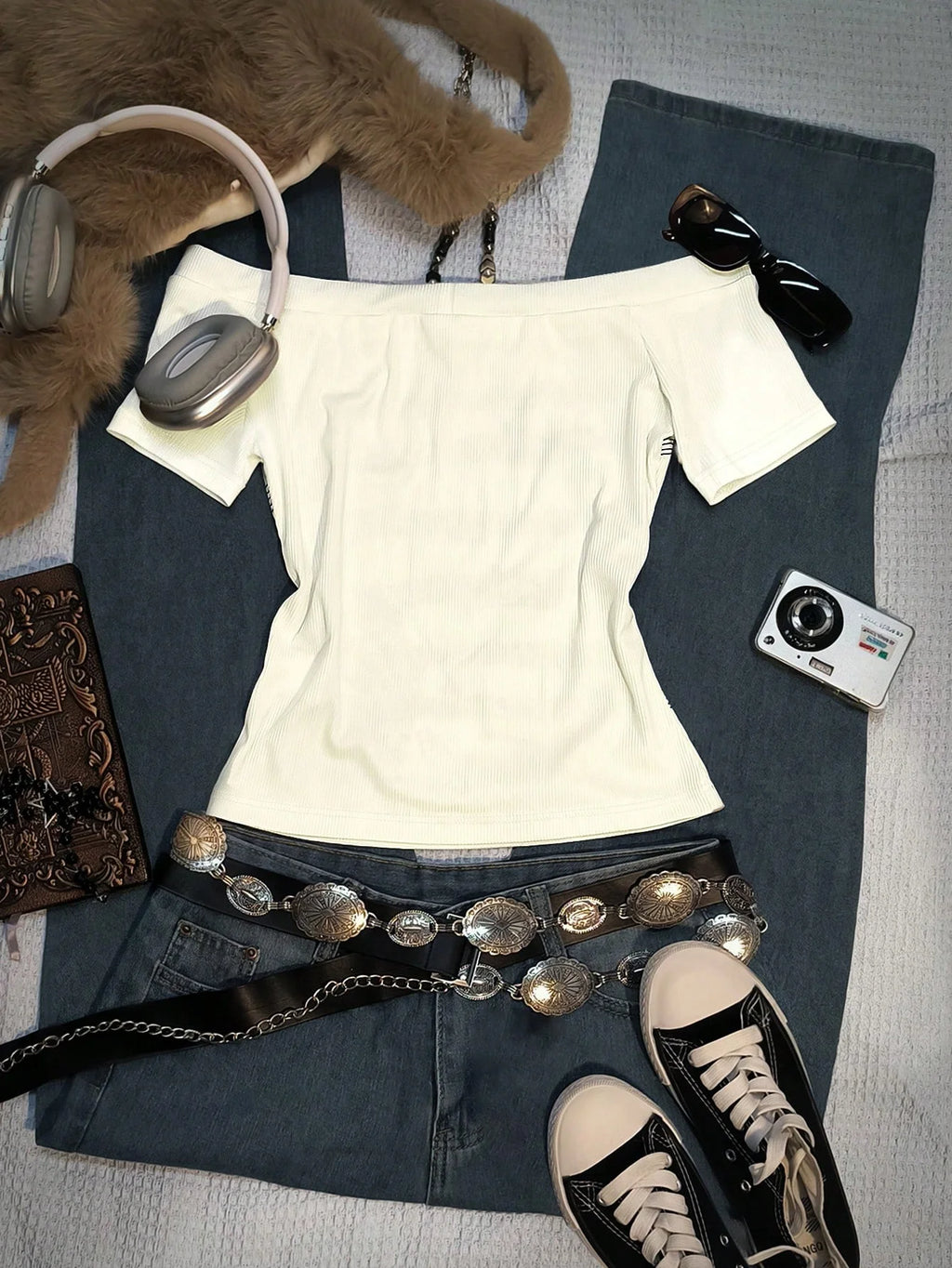 Women's Retro Off-Shoulder Long-Sleeved Slim-Fit T-Shirt, Adorned With
