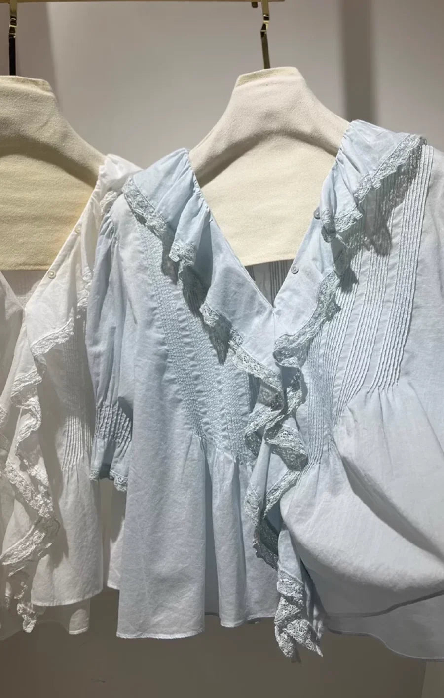 Lace Patchwork Women Casual Shirt 100% Cotton Ruffles V-Neck Puff