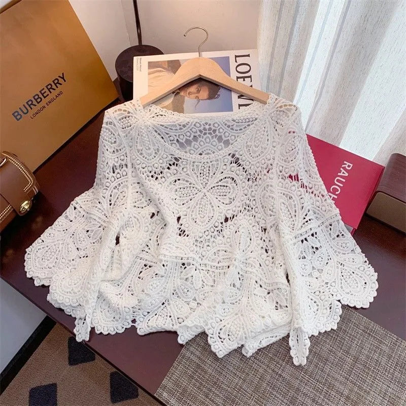 2024 Summr New Versatile Retro Sweet Lace Cut-out Crochet Shawl