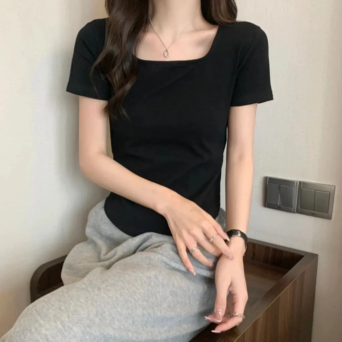 Women's Short-Sleeved T-Shirt U Neck Blouse Slim Fit Korean Style