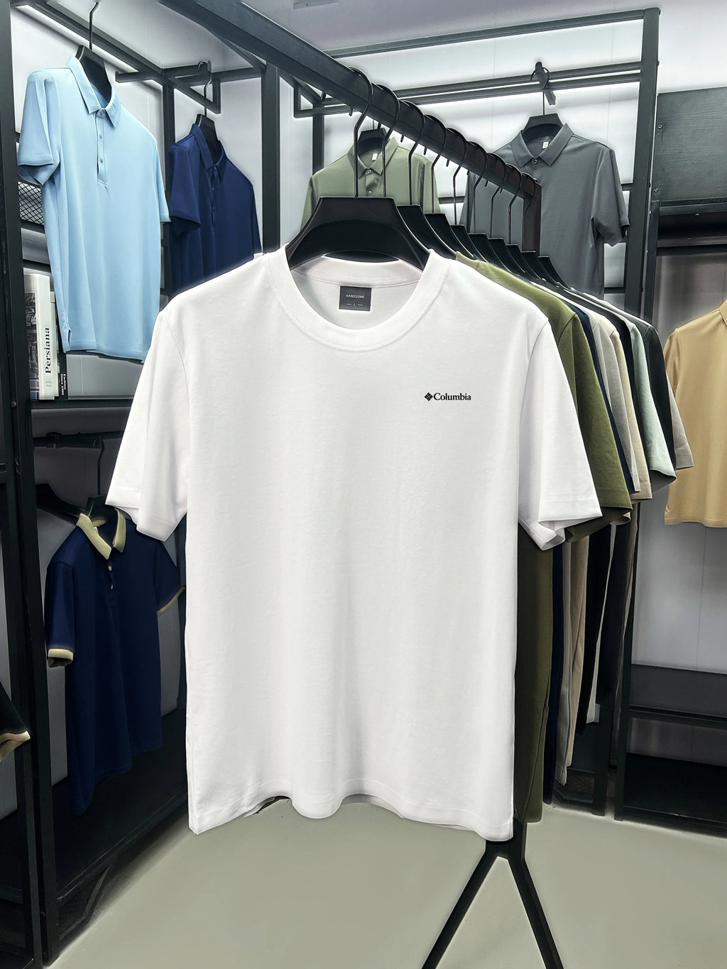 Summer solid color men's simple and luxurious embroidered round neck