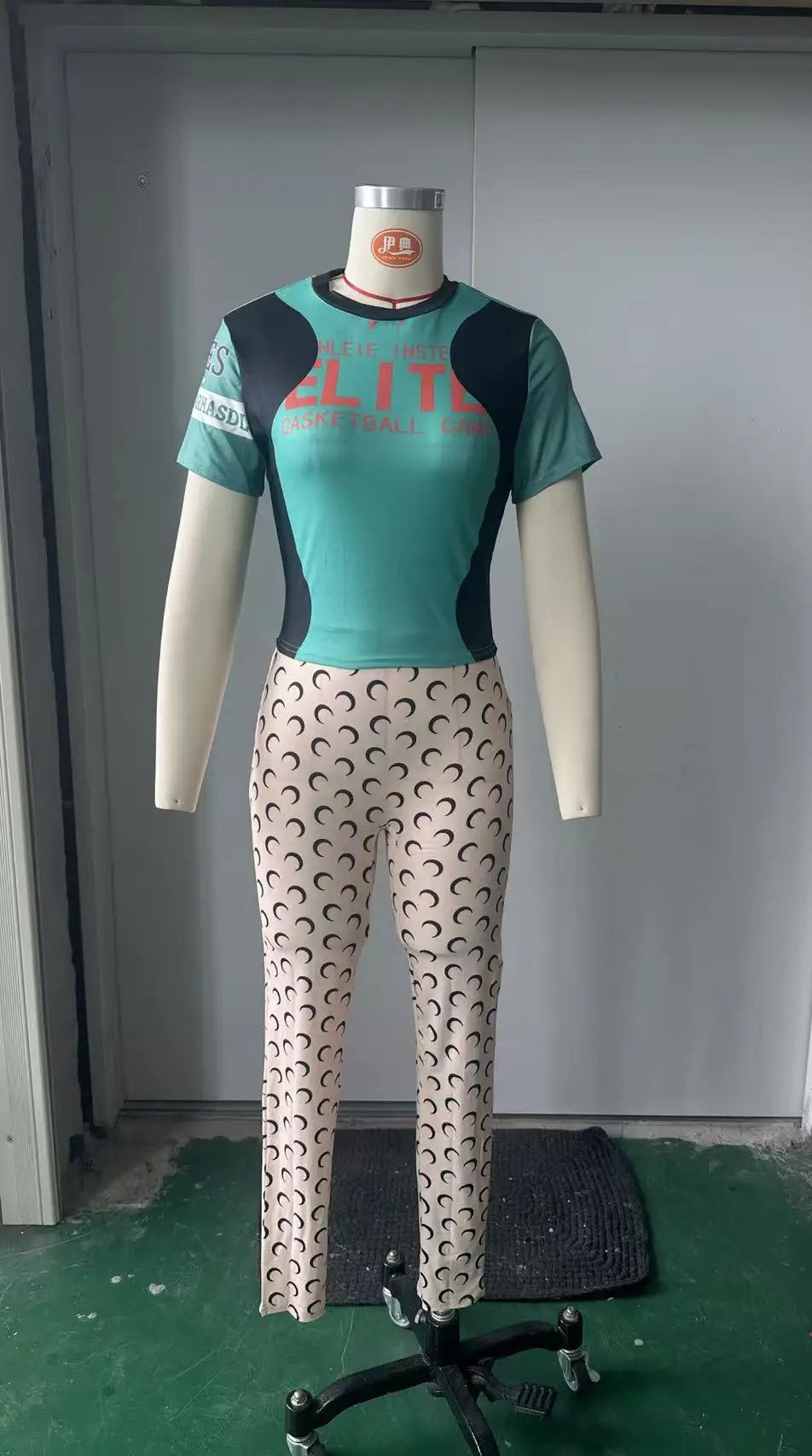 STYLISH LADY Letter Moon Printed Fitness 2 Piece Set Women Short